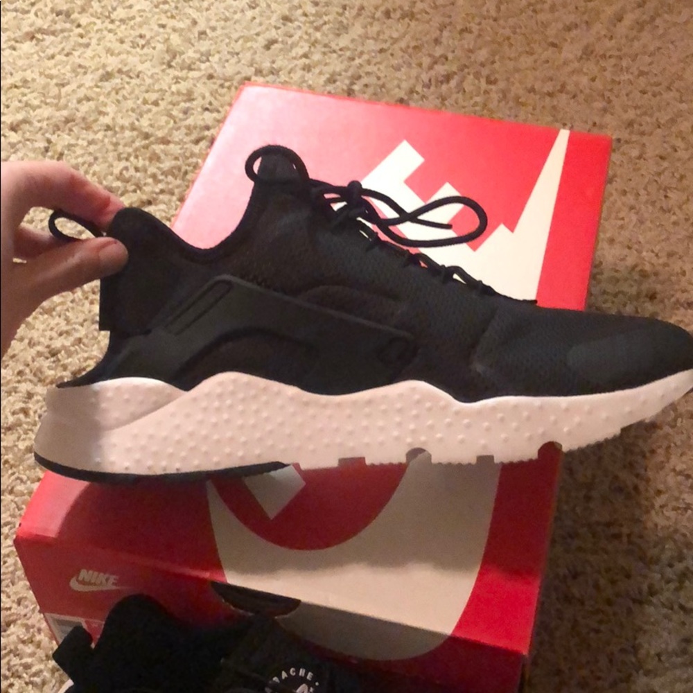 Womens Nike Air Huarache Run Ultra. Size 11.